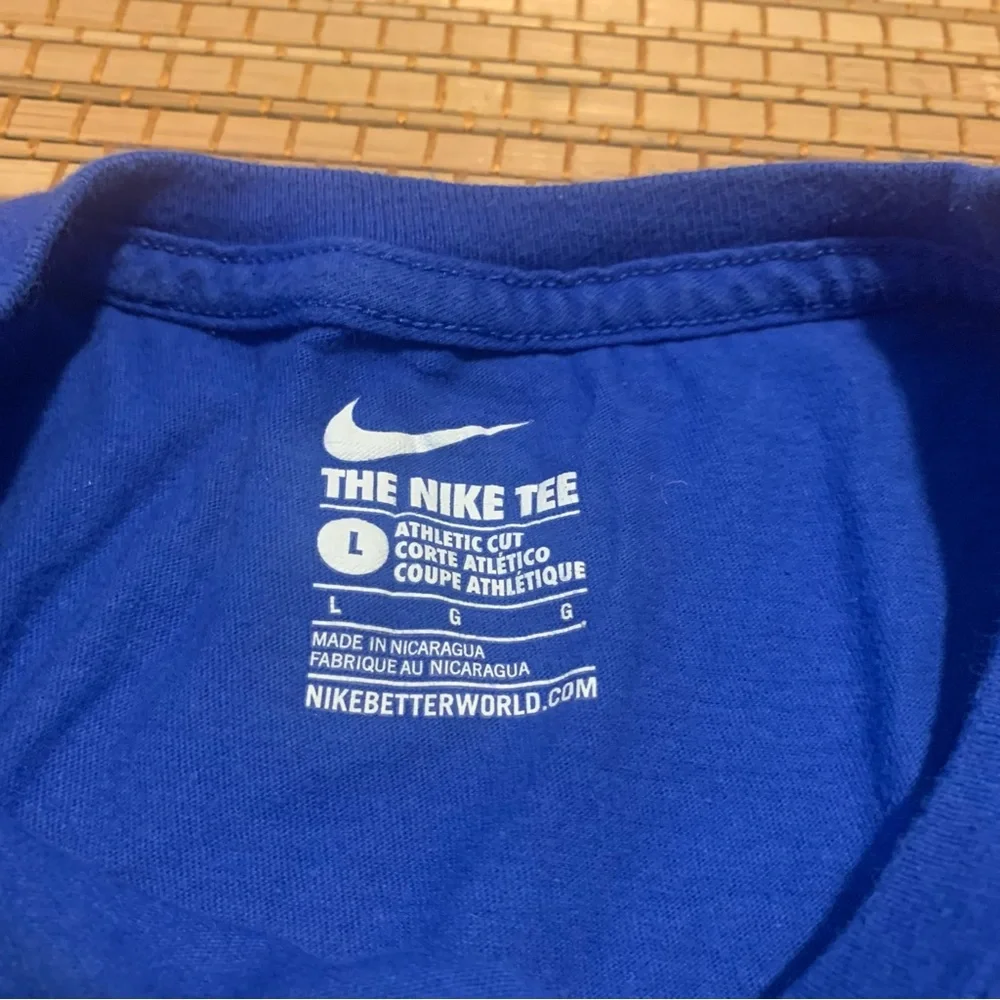 Nike short sleeve t shirt size L